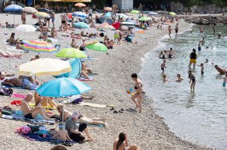 Prvi dan ljeta na plaži Kantrida