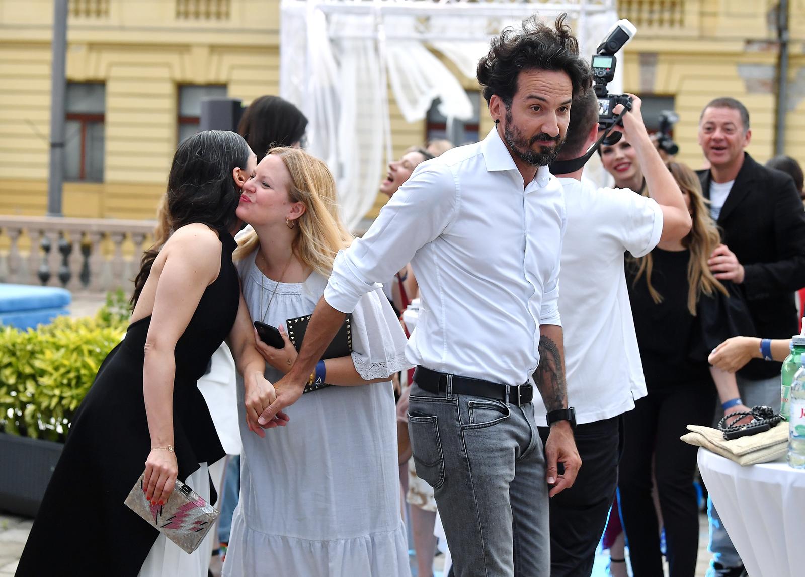 Zagreb: Zaljubljeni Marin Miletić i Kristina Krepela na partyju povodom 2. rođendana podcasta Ane Radišić Zagreb: Zaljubljeni Marin Miletić i Kristina Krepela na partyju povodom 2. rođendana podcasta Ane Radišić