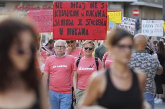 Rijeka: Mirno prosvjedno okupljanje “Hod za slobodu”