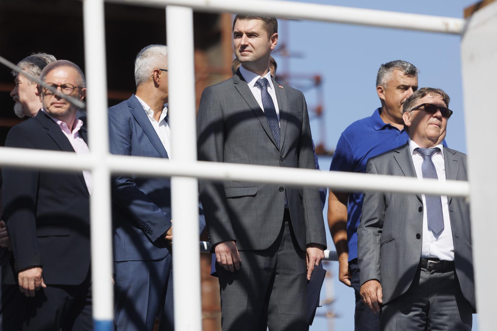 U riječkom brodogradilištu 3. Maj u more porinut kruzer za australskog naručitelja U riječkom brodogradilištu 3. Maj u more porinut kruzer za australskog naručitelja