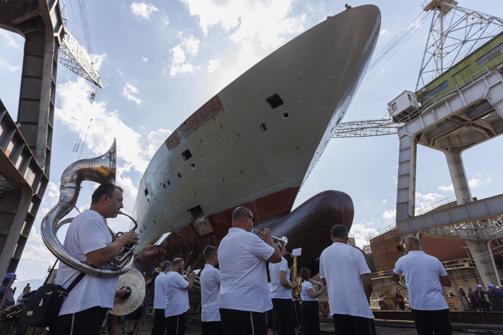 U riječkom brodogradilištu 3. Maj u more porinut kruzer za australskog naručitelja U riječkom brodogradilištu 3. Maj u more porinut kruzer za australskog naručitelja