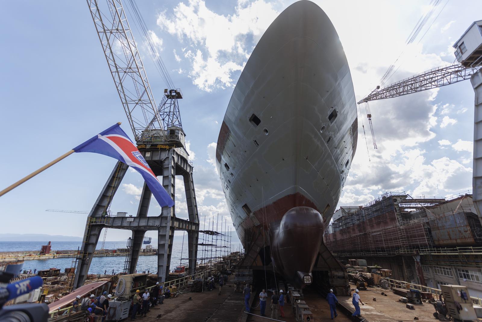 U riječkom brodogradilištu 3. Maj u more porinut kruzer za australskog naručitelja U riječkom brodogradilištu 3. Maj u more porinut kruzer za australskog naručitelja