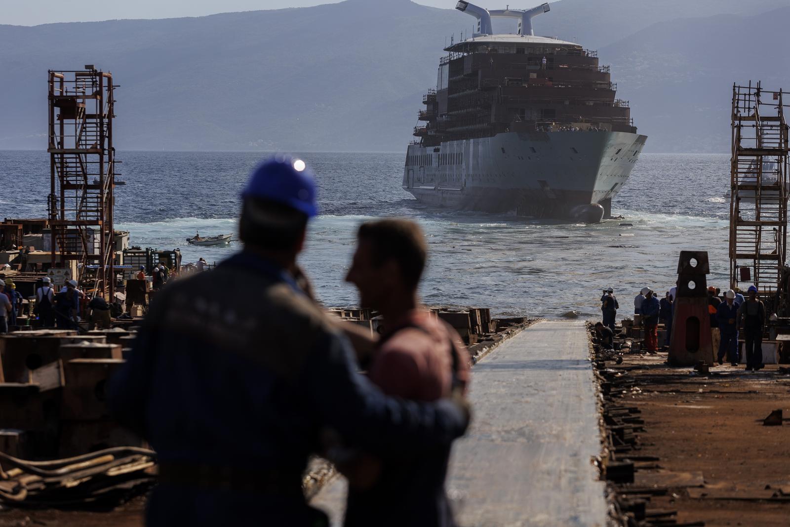 U riječkom brodogradilištu 3. Maj u more porinut kruzer za australskog naručitelja U riječkom brodogradilištu 3. Maj u more porinut kruzer za australskog naručitelja