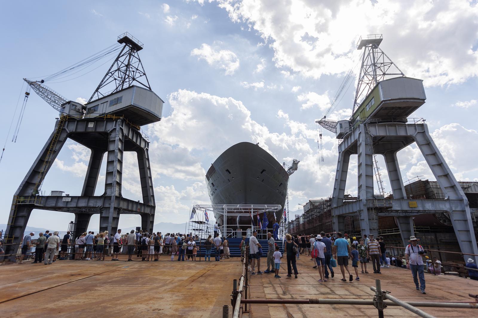 U riječkom brodogradilištu 3. Maj u more porinut kruzer za australskog naručitelja U riječkom brodogradilištu 3. Maj u more porinut kruzer za australskog naručitelja