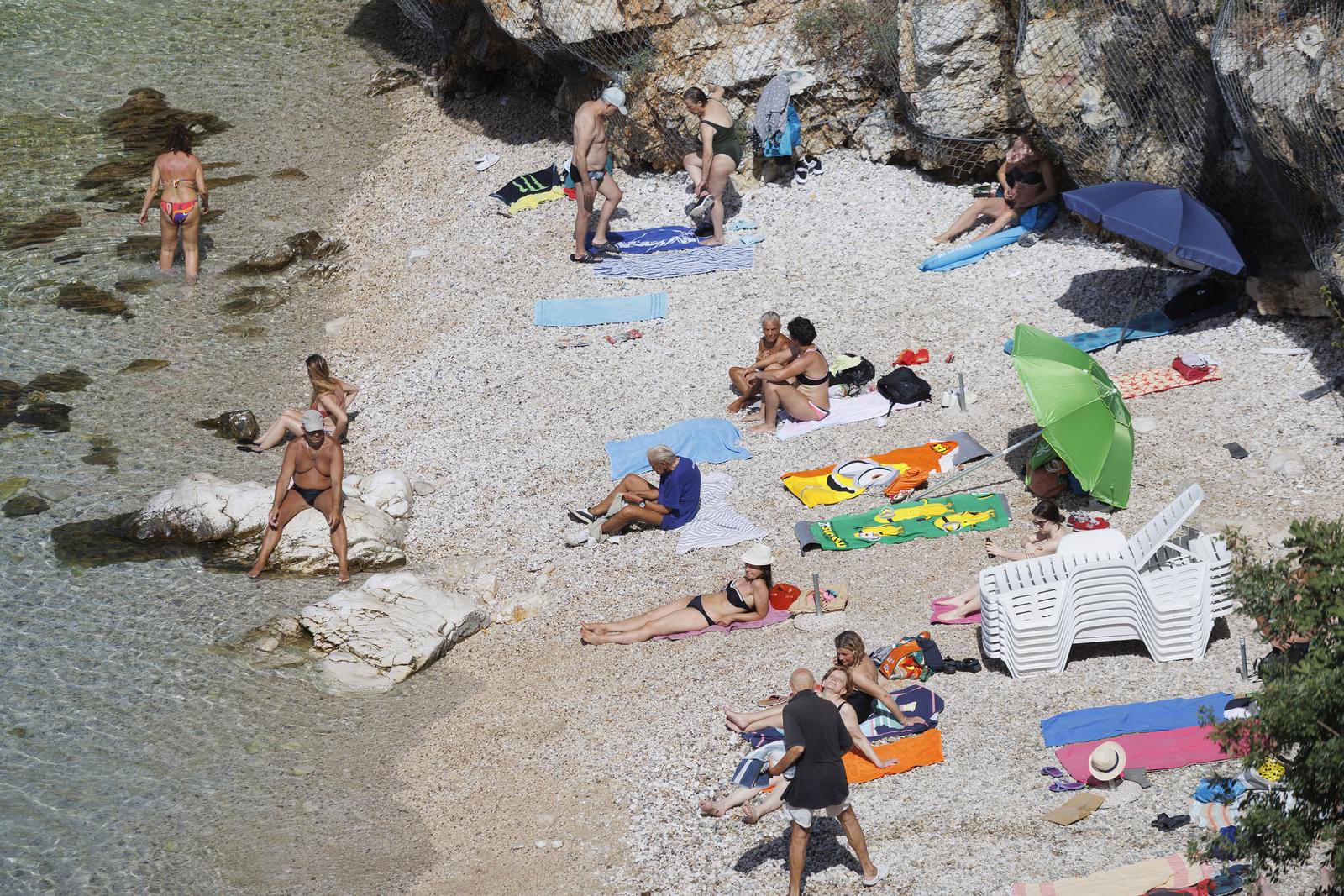 Rijeka: Plaža Sablićevo od jutra je puna kupača Rijeka: Plaža Sablićevo od jutra je puna kupača