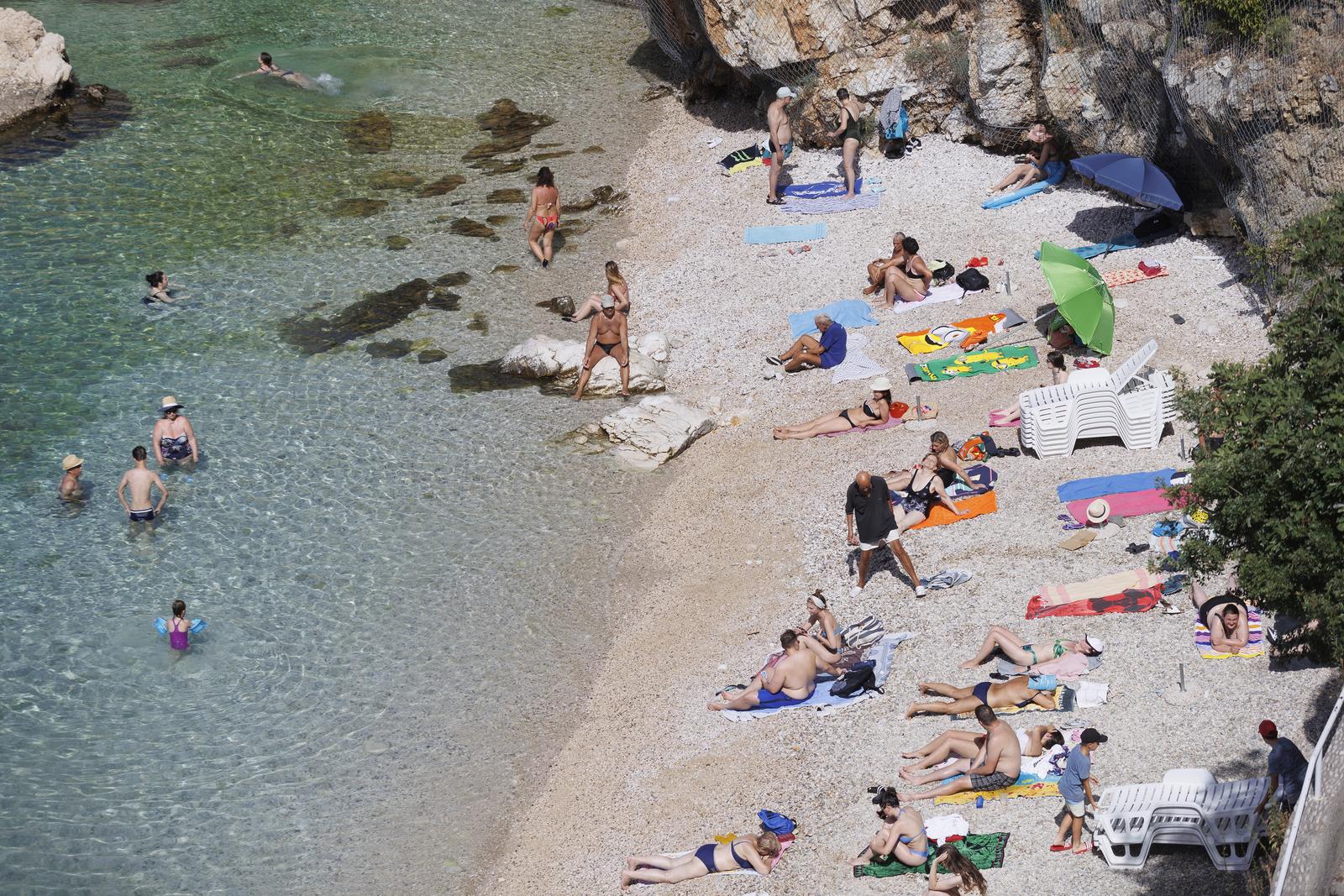Rijeka: Plaža Sablićevo od jutra je puna kupača Rijeka: Plaža Sablićevo od jutra je puna kupača