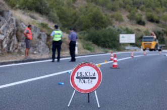 Jedna osoba poginula u slijetanju vozila u Šparadićima, policijski očevid u tijeku