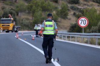 Jedna osoba poginula u slijetanju vozila u Šparadićima, policijski očevid u tijeku