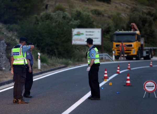 Jedna osoba poginula u slijetanju vozila u Šparadićima, policijski očevid u tijeku Jedna osoba poginula u slijetanju vozila u Šparadićima, policijski očevid u tijeku