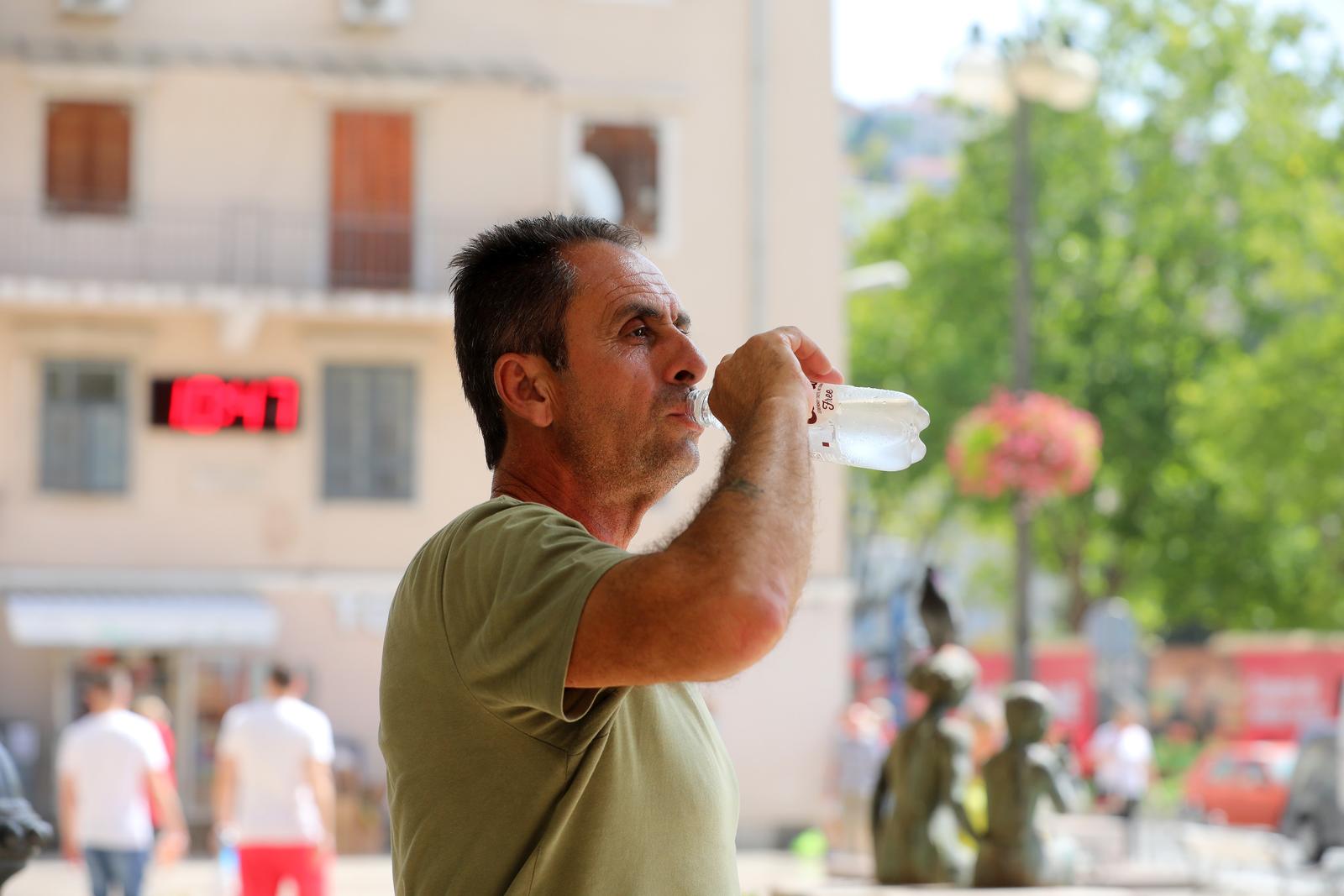 Vrućine na ulicama grada Rijeke Vrućine na ulicama grada Rijeke