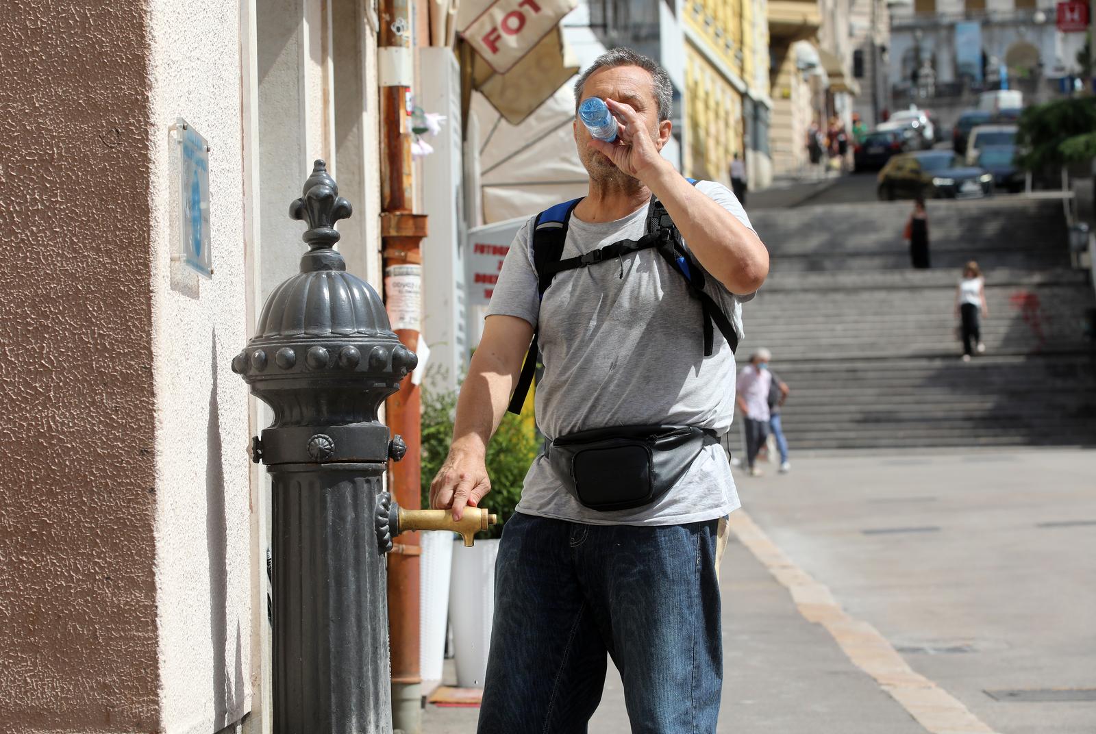 Vrućine na ulicama grada Rijeke Vrućine na ulicama grada Rijeke