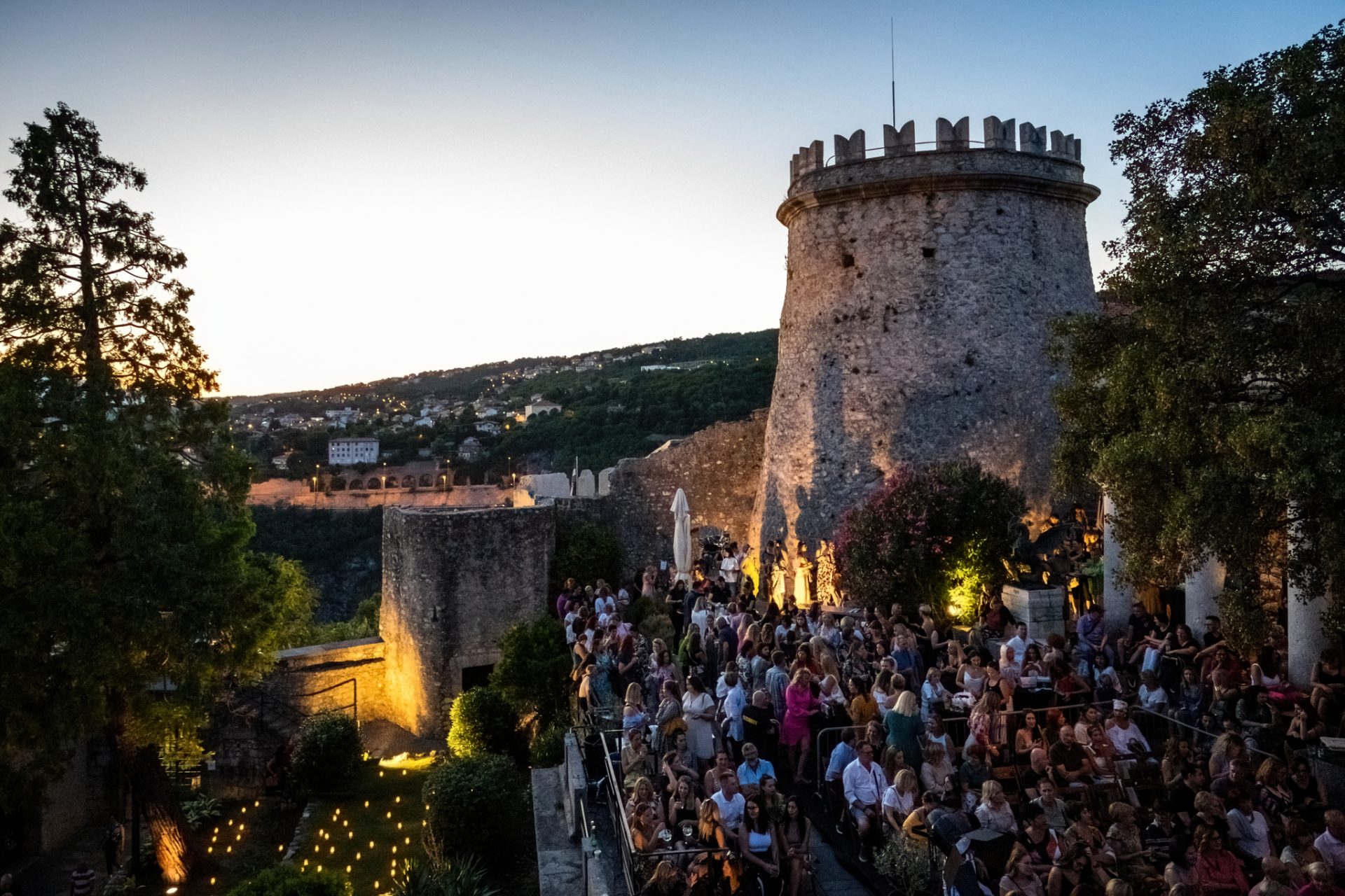 2022_07_13-21_11_39-00010_ILCE-7M3-low-light 2022_07_13-21_11_39-00010_ILCE-7M3-low-light