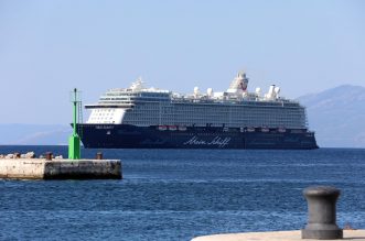 Kruzeri Marella Explorer 2 i Mein Schiff ispred riječke luke