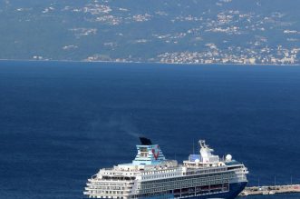 Kruzeri Marella Explorer 2 i Mein Schiff ispred riječke luke