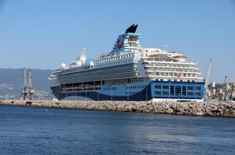 Kruzeri Marella Explorer 2 i Mein Schiff ispred riječke luke