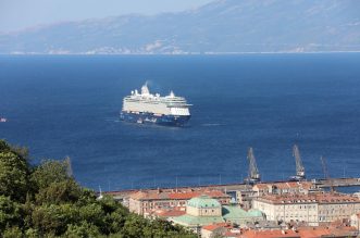 Kruzeri Marella Explorer 2 i Mein Schiff ispred riječke luke