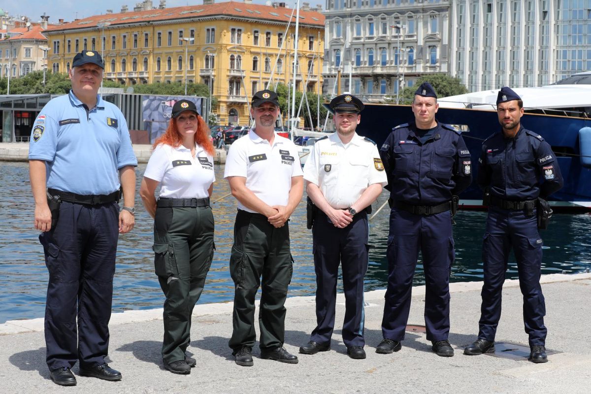 Rijeka: Strani policijski službenici iz Poljske, Njemačke i Slovačke u ophodnji gradom