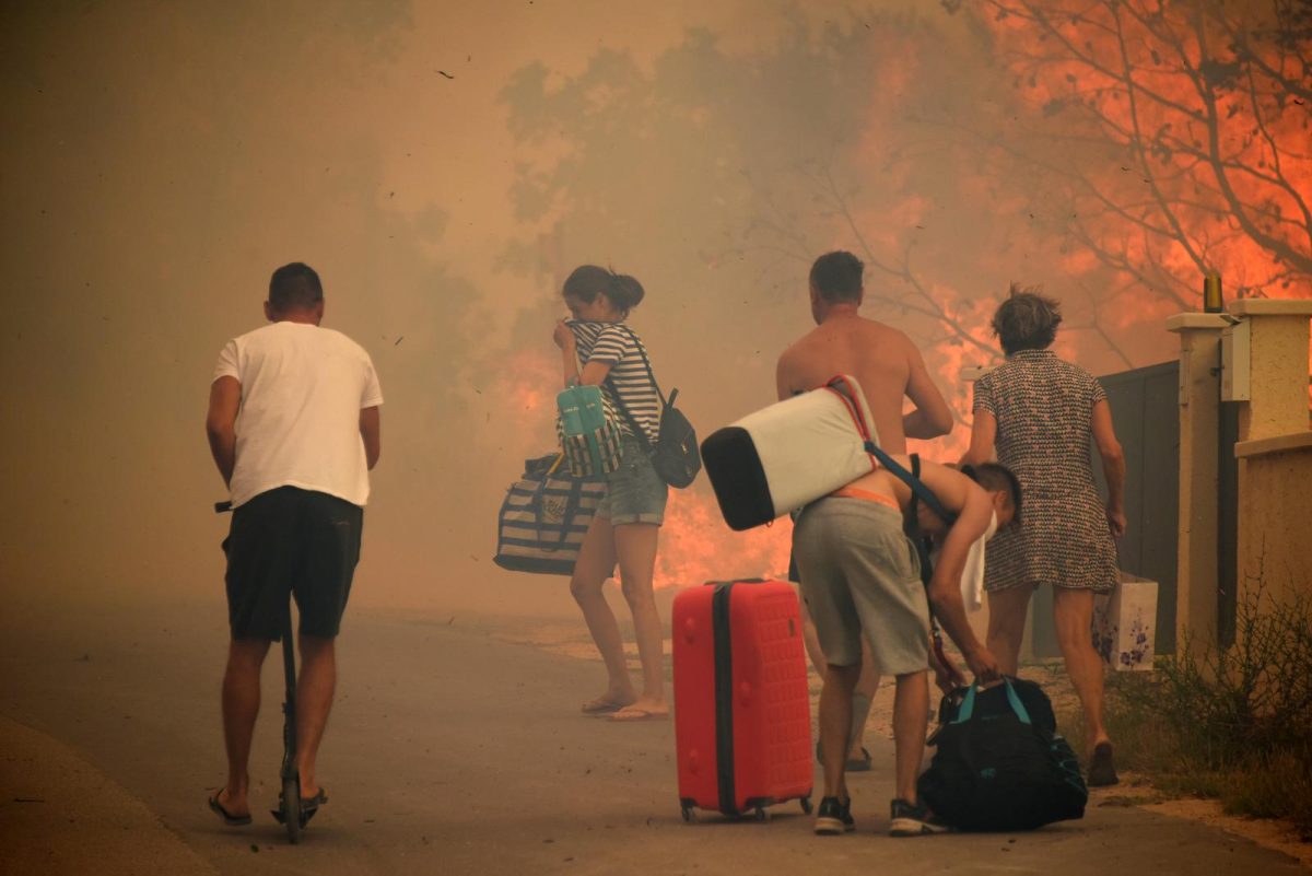 Pula: Stanovnici u panici bježe od požara koji im se približio domovima