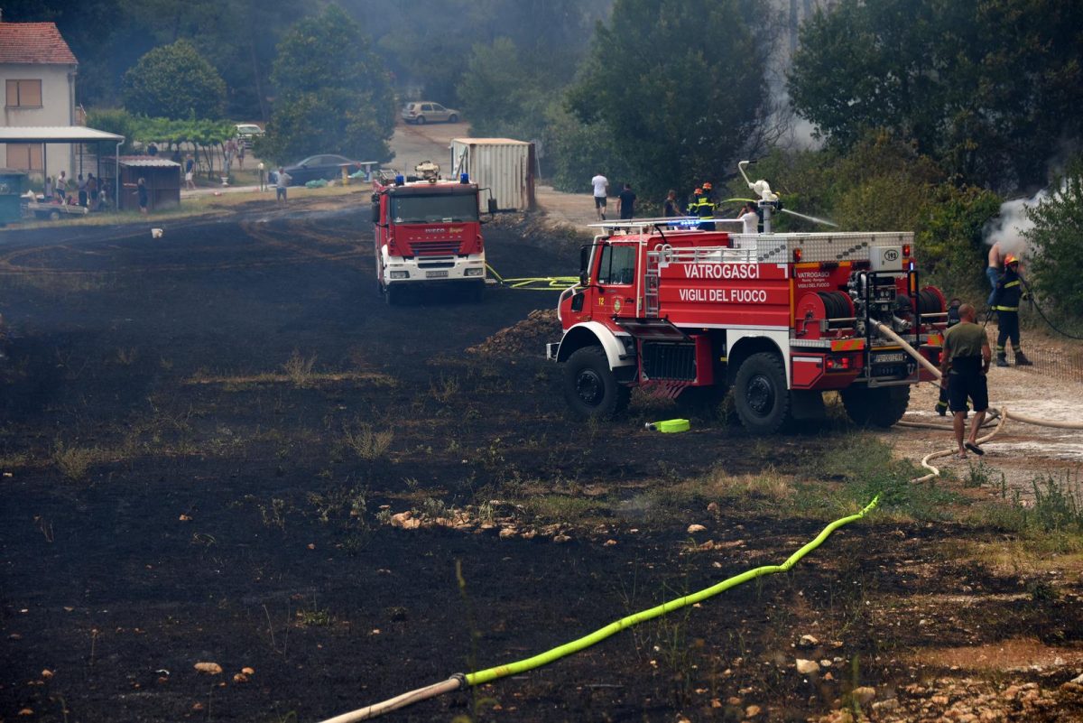 Posljedice požara u Puli koji su stanovnici i vatrogasci uspješno ugasili
