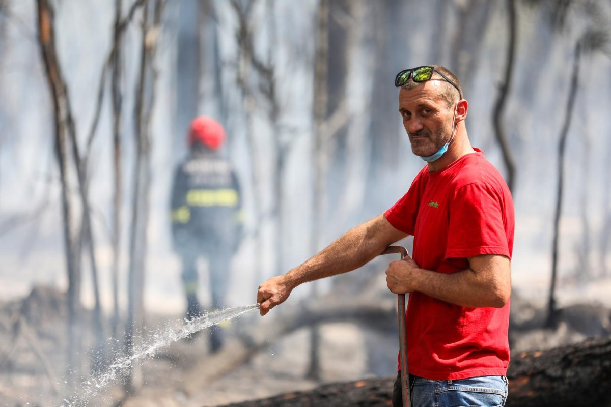 Pula: Hrabri stanovnici bore se s vatrom koja se približila njihovim domovima