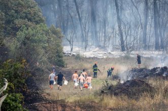 Pula: Hrabri stanovnici bore se s vatrom koja se približila njihovim domovima