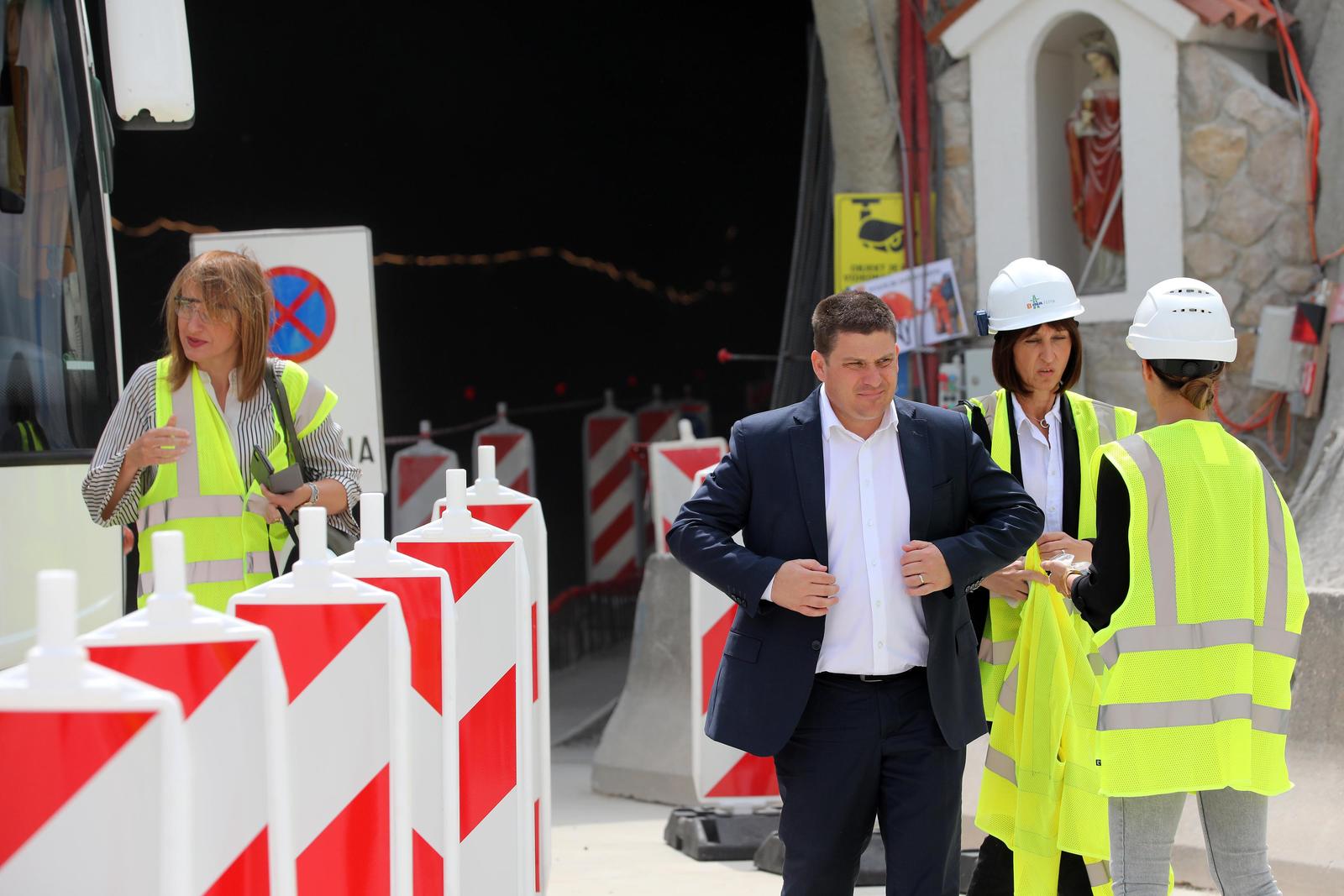 Ministar Butković u obilasku gradilišta druge cijevi Tunela Učka Ministar Butković u obilasku gradilišta druge cijevi Tunela Učka