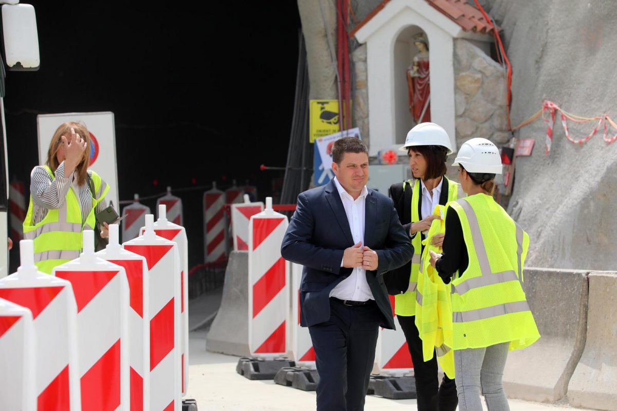 Ministar Butković u obilasku gradilišta druge cijevi Tunela Učka