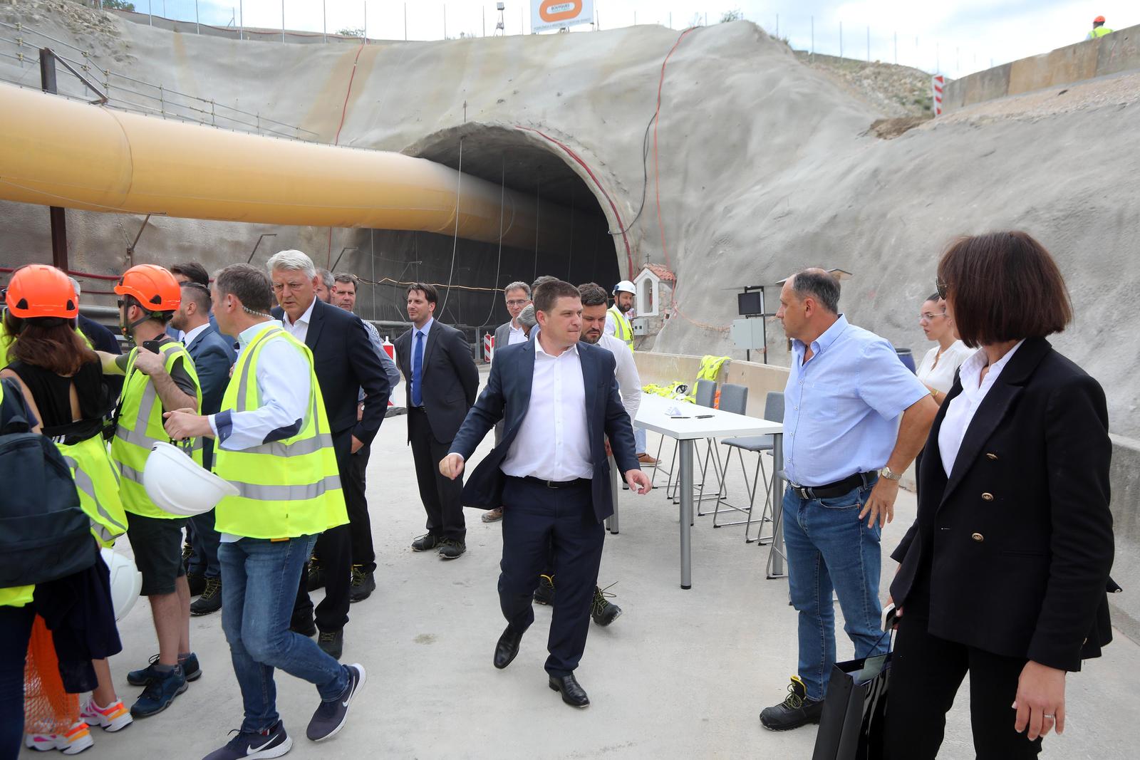 Ministar Butković u obilasku gradilišta druge cijevi Tunela Učka Ministar Butković u obilasku gradilišta druge cijevi Tunela Učka