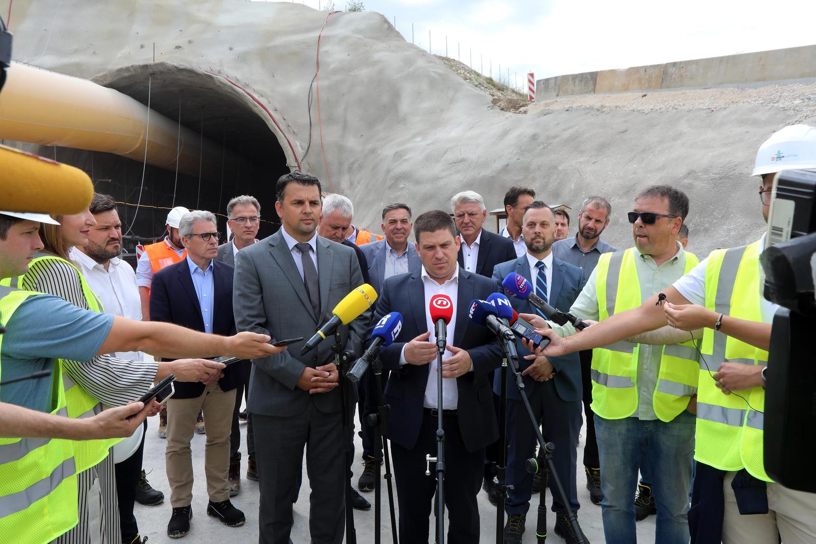 Ministar Butković u obilasku gradilišta druge cijevi Tunela Učka Ministar Butković u obilasku gradilišta druge cijevi Tunela Učka