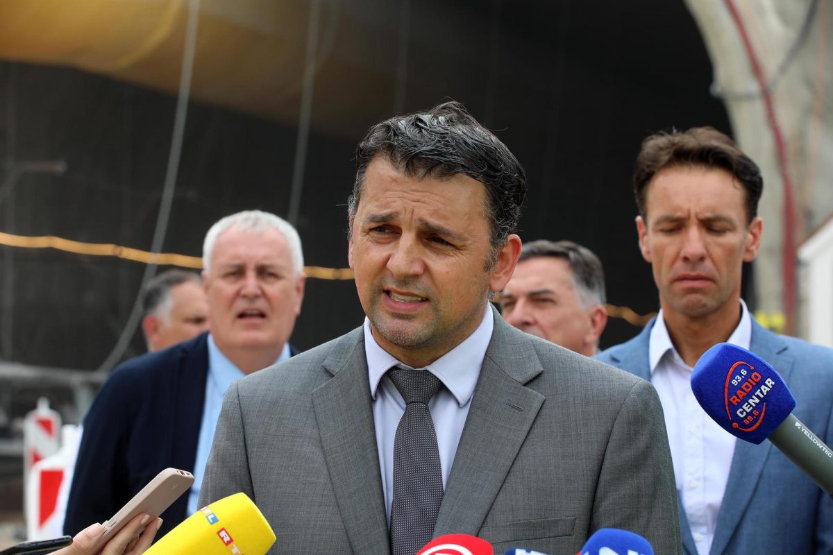 Ministar Butković u obilasku gradilišta druge cijevi Tunela Učka
