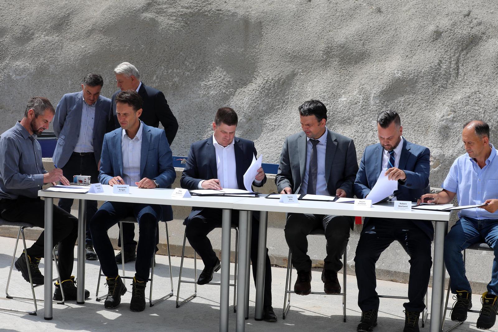 Ministar Butković u obilasku gradilišta druge cijevi Tunela Učka Ministar Butković u obilasku gradilišta druge cijevi Tunela Učka