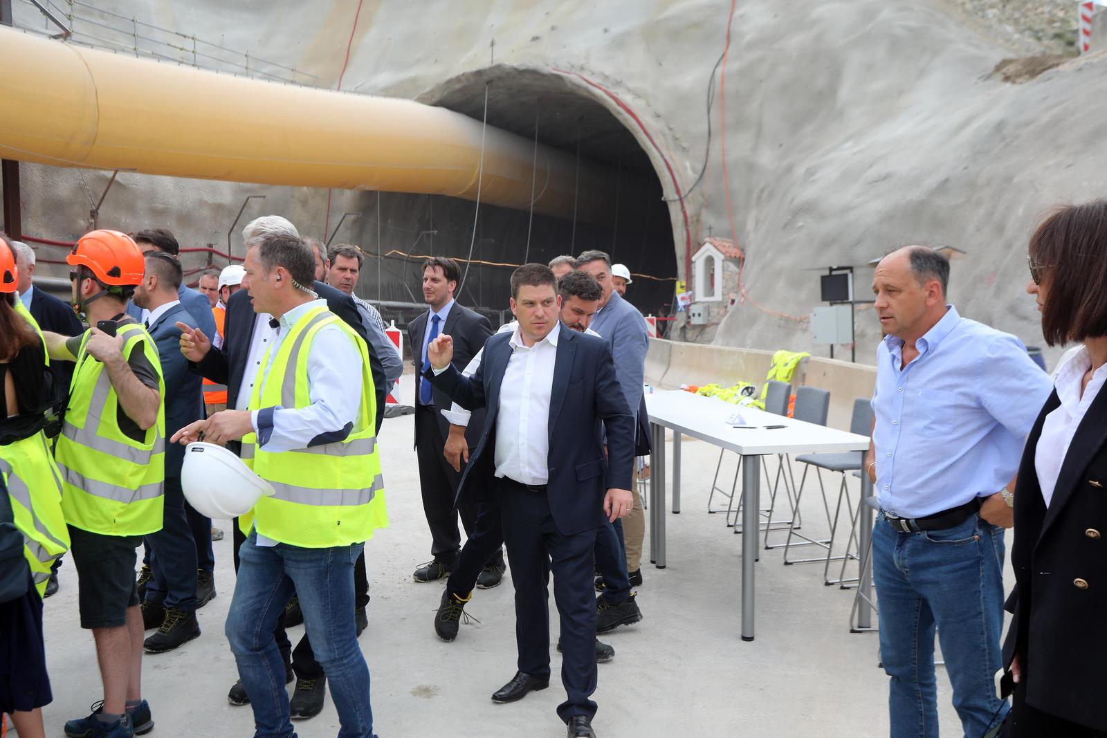 Ministar Butković u obilasku gradilišta druge cijevi Tunela Učka Ministar Butković u obilasku gradilišta druge cijevi Tunela Učka