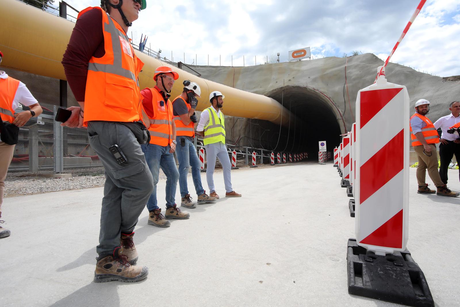 Ministar Butković u obilasku gradilišta druge cijevi Tunela Učka Ministar Butković u obilasku gradilišta druge cijevi Tunela Učka
