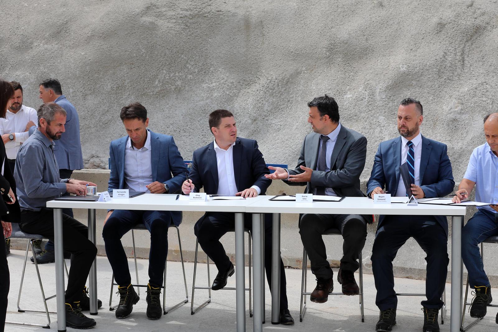 Ministar Butković u obilasku gradilišta druge cijevi Tunela Učka Ministar Butković u obilasku gradilišta druge cijevi Tunela Učka