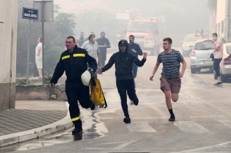 Veliki požar došao do središta Zatona, stanovnici u panici i bijegu