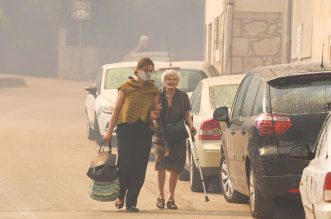 Veliki požar došao do središta Zatona, stanovnici u panici i bijegu