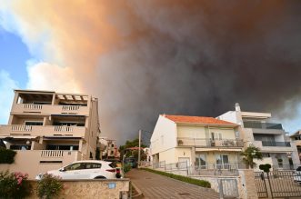 Dalmacija u vatrenoj buktinji, požar se proširio iz okolice Vodica