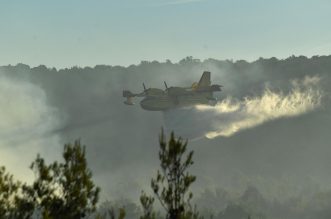 Vodice: Jutros na požarište područja Okit stigli kanaderi