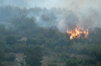 Vodice: Jutros na požarište područja Okit stigli kanaderi