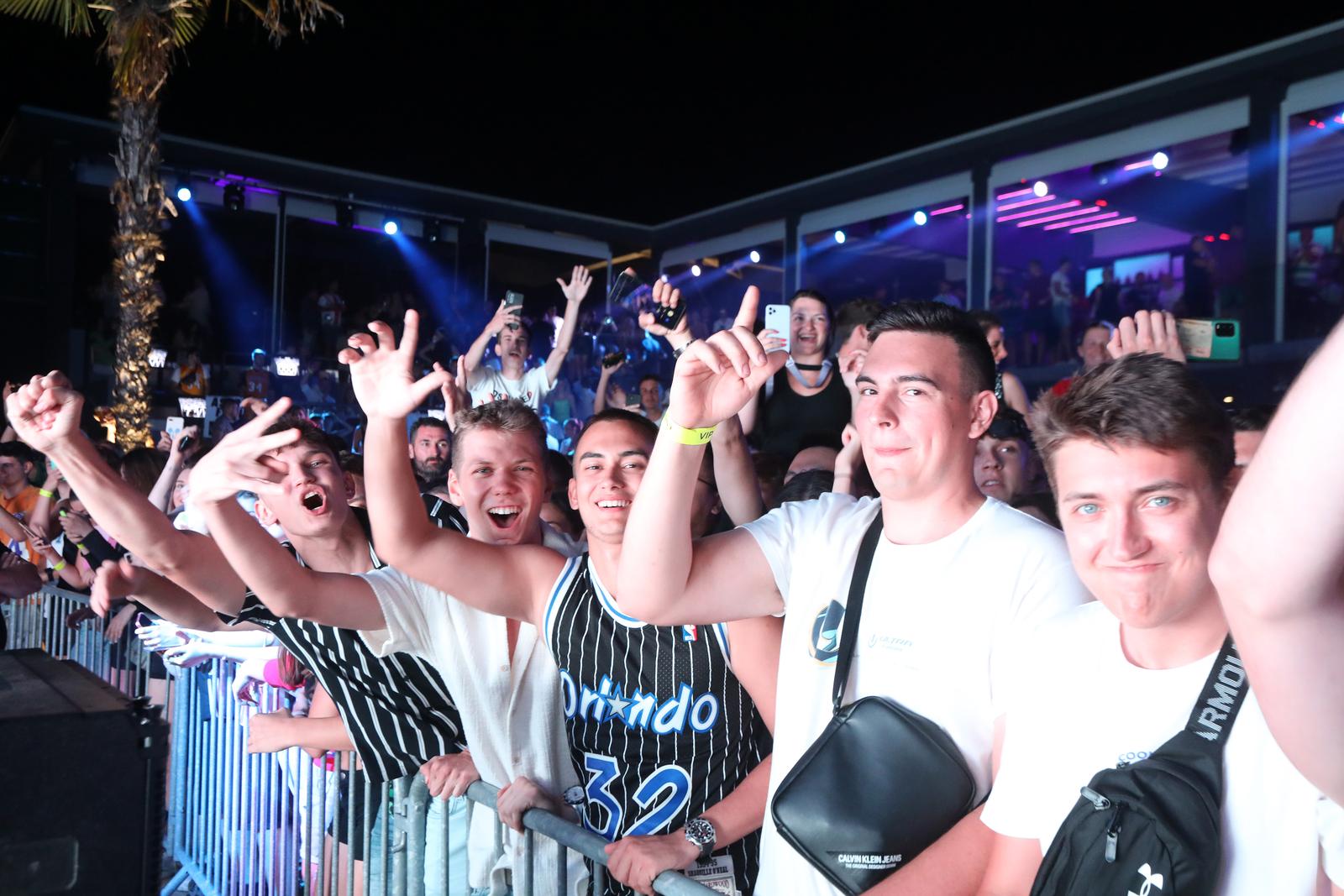 Malinska: Atraktivne plesačice zagrijale atmosferu prije nastupa slavnog Shaquillea O’Neala