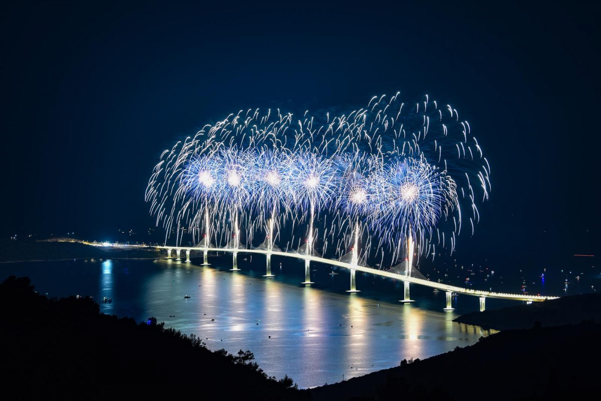 Vatromet nakon svečanosti otvorenja Pelješkog mosta