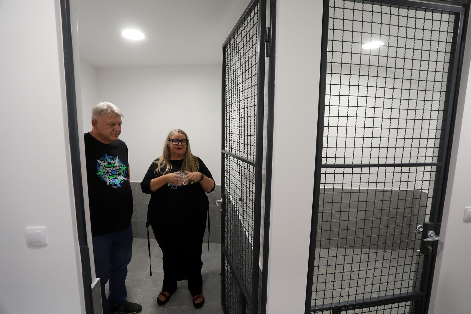 Na Cresu je svečano otvorena novouređena “bolnica” za supove Na Cresu je svečano otvorena novouređena “bolnica” za supove