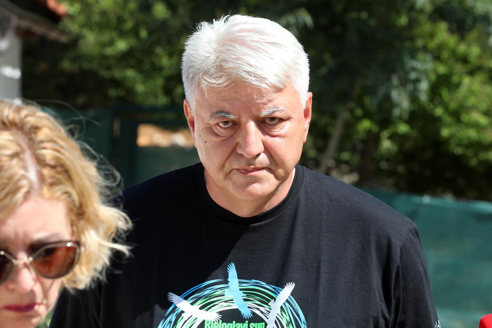 Na Cresu je svečano otvorena novouređena “bolnica” za supove Na Cresu je svečano otvorena novouređena “bolnica” za supove