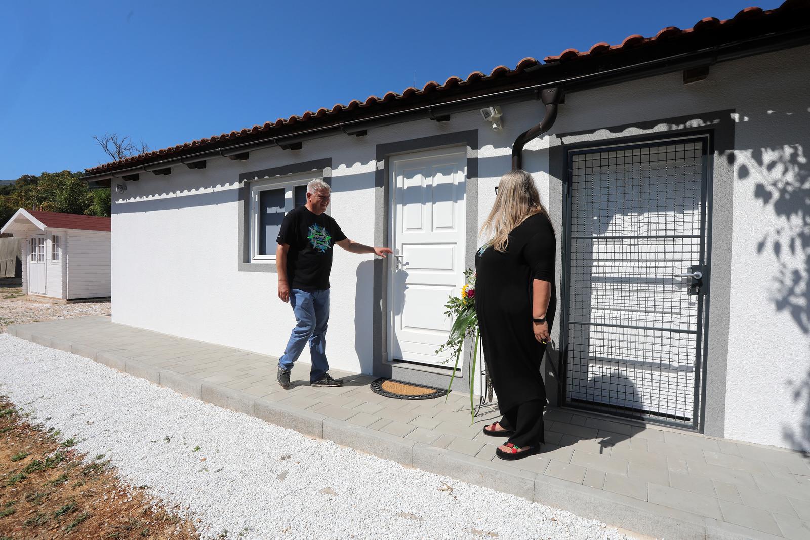 Na Cresu je svečano otvorena novouređena “bolnica” za supove Na Cresu je svečano otvorena novouređena “bolnica” za supove