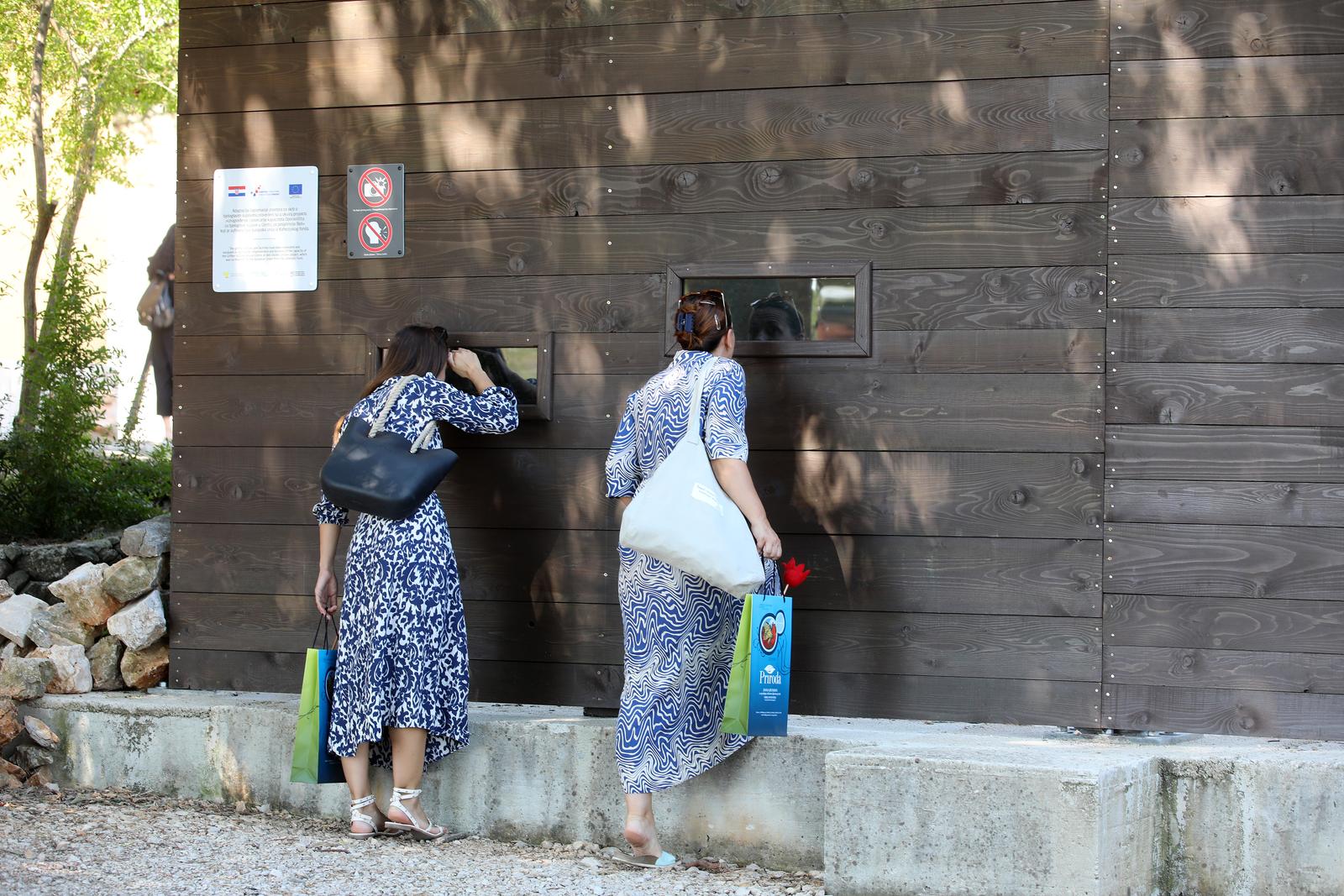 Na Cresu je svečano otvorena novouređena “bolnica” za supove Na Cresu je svečano otvorena novouređena “bolnica” za supove