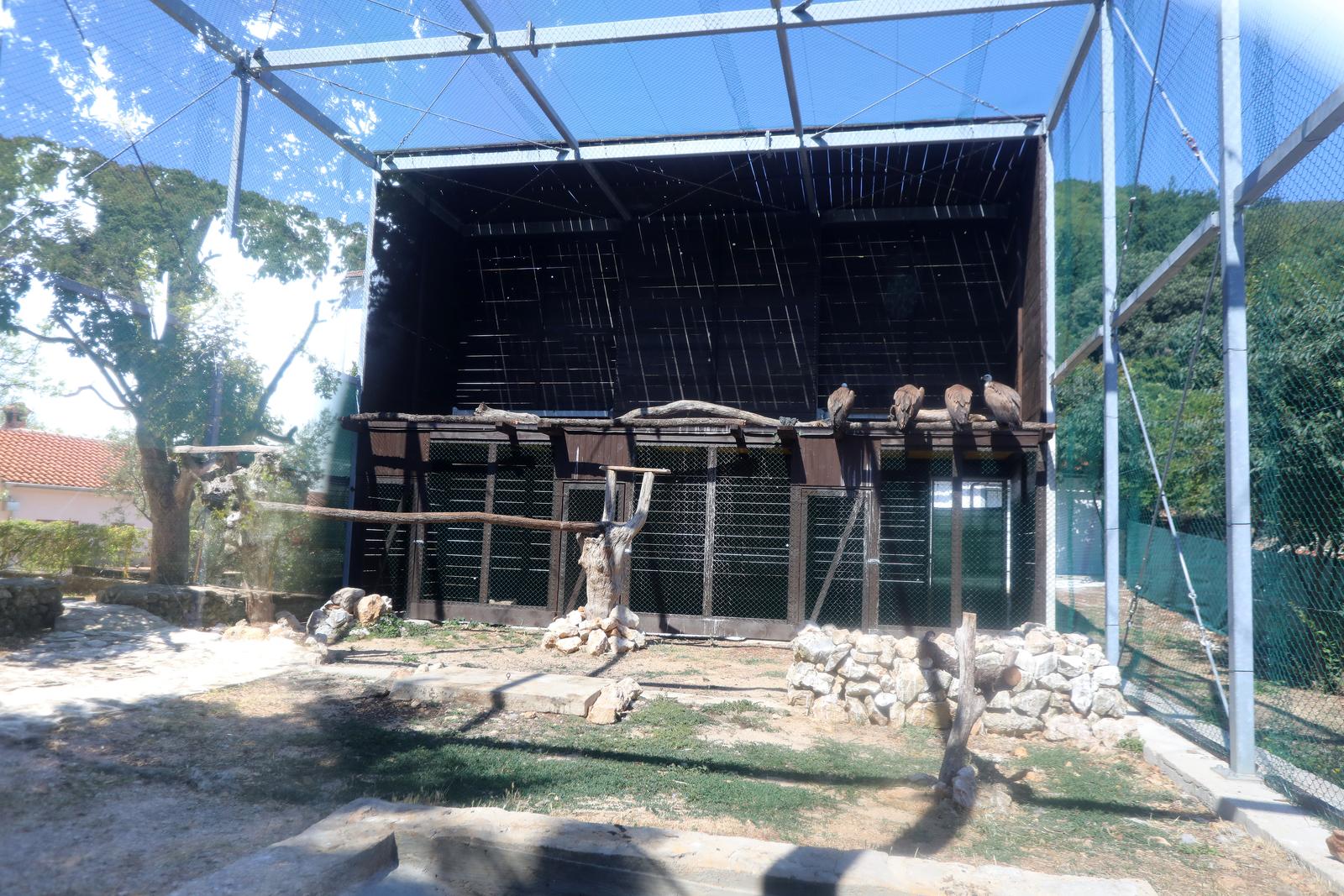 Na Cresu je svečano otvorena novouređena “bolnica” za supove Na Cresu je svečano otvorena novouređena “bolnica” za supove