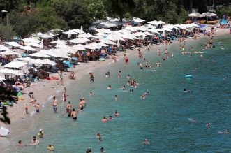 Plaža u Medveji prepuna je kupača