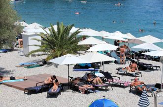 Plaža u Medveji prepuna je kupača