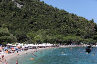 Plaža u Medveji prepuna je kupača