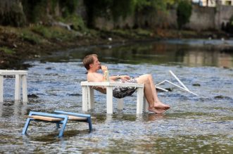 Rijeka: Otvoreno je privremeno jednodnevno kupalište i sunčalište “Plaža na Rječini”